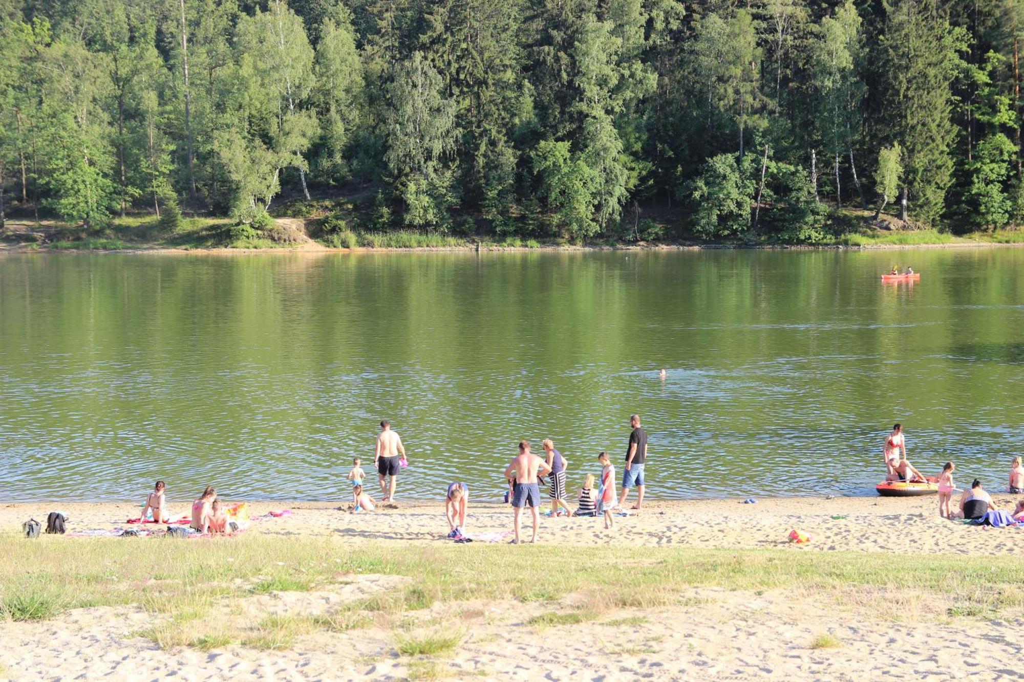 Domki Nad Jeziorem W Karlowicach Karlowice Bagian luar foto