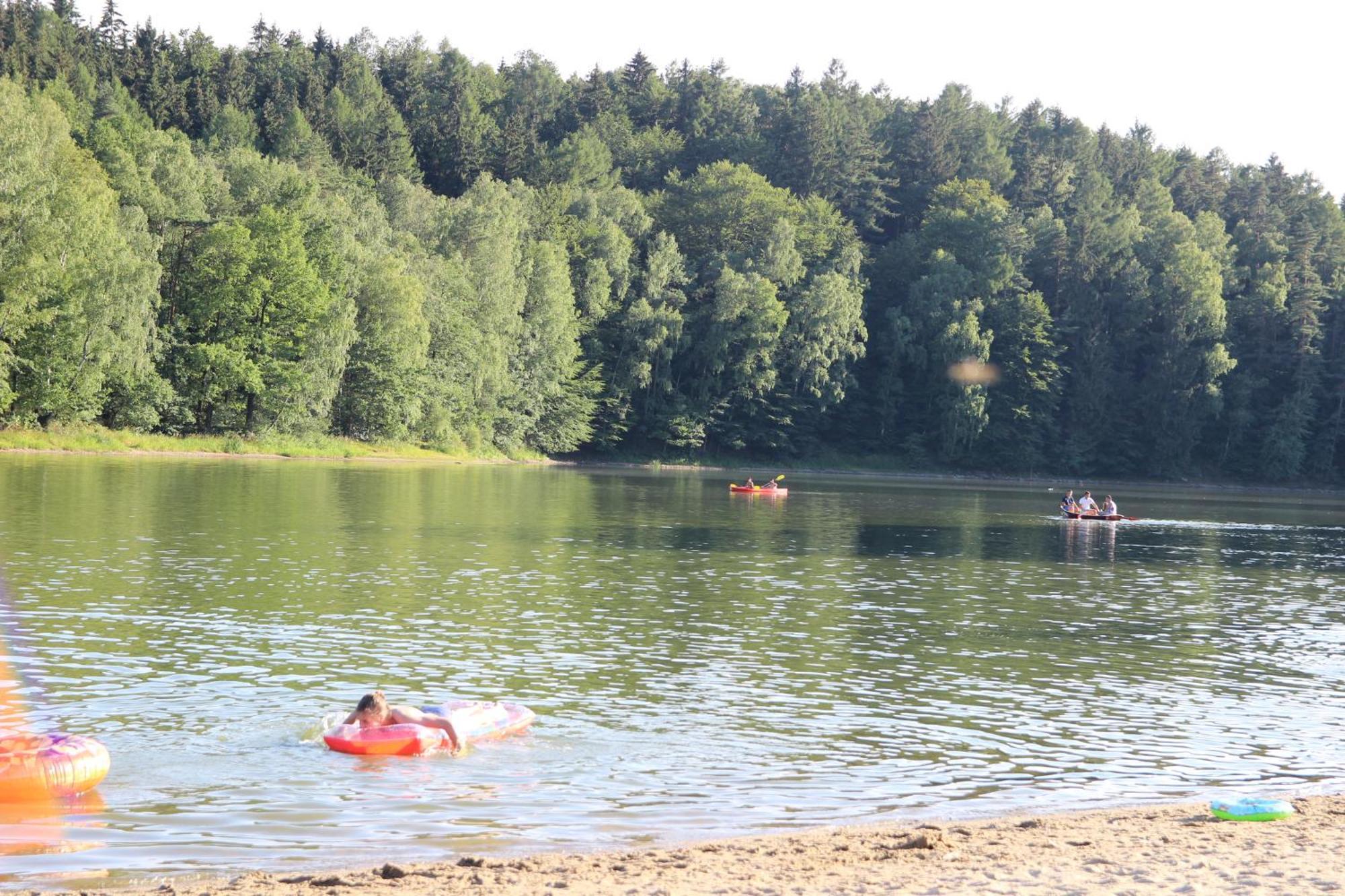 Domki Nad Jeziorem W Karlowicach Karlowice Bagian luar foto