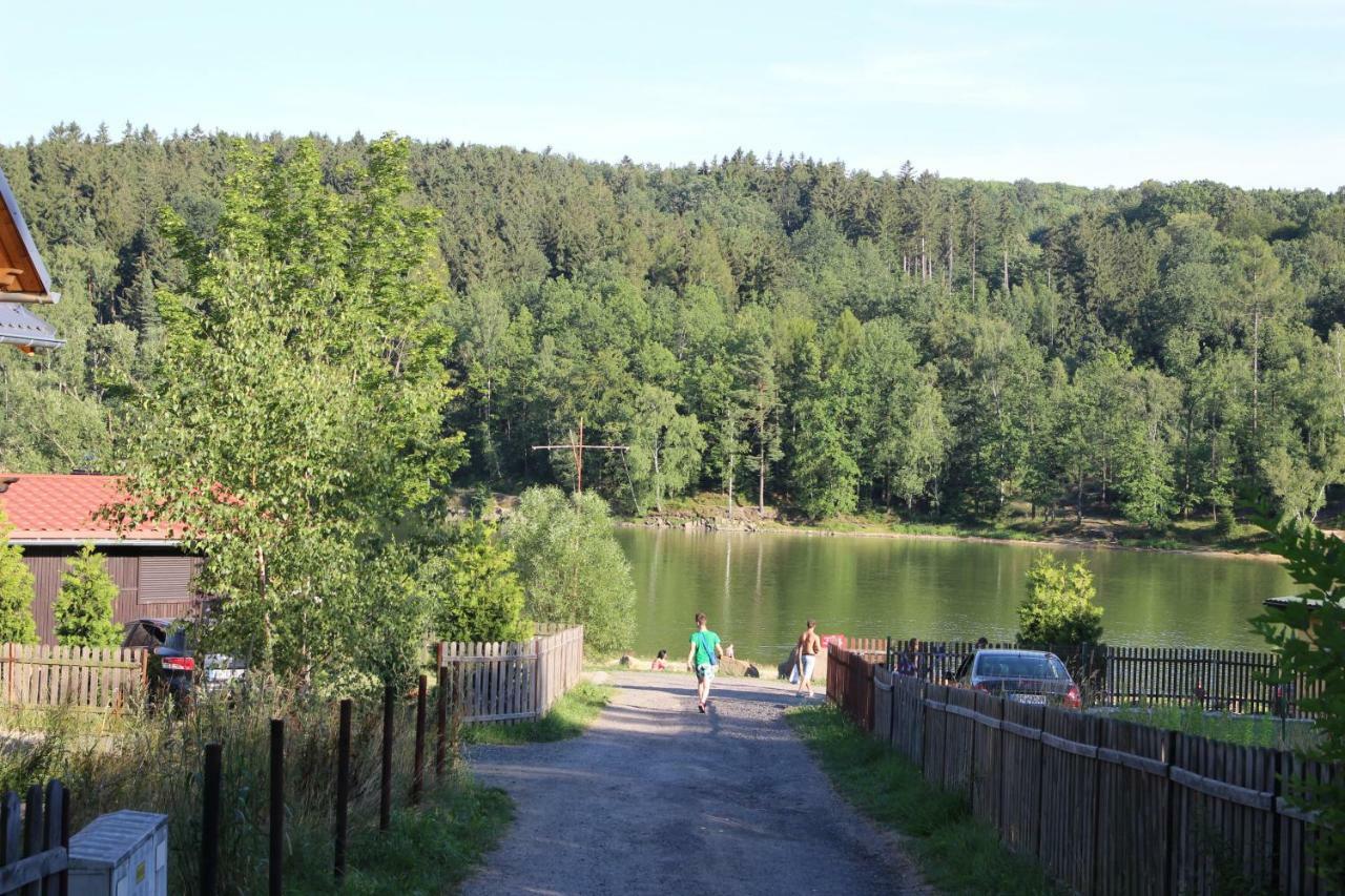 Domki Nad Jeziorem W Karlowicach Karlowice Bagian luar foto