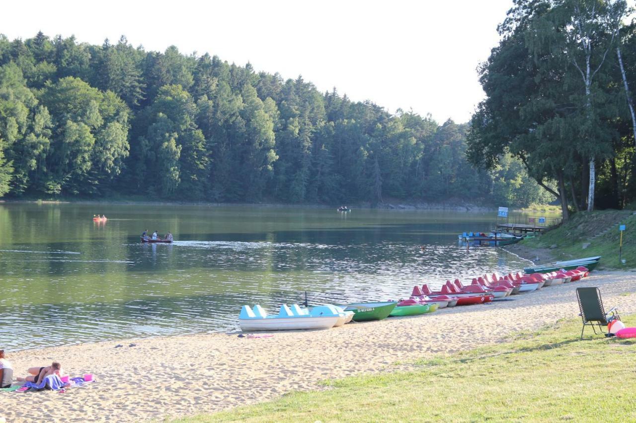 Domki Nad Jeziorem W Karlowicach Karlowice Bagian luar foto