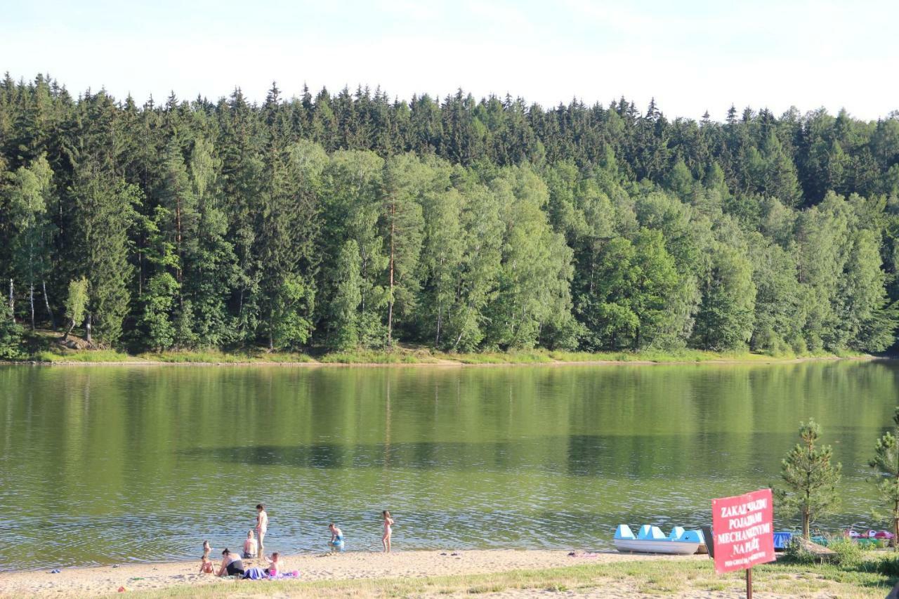 Domki Nad Jeziorem W Karlowicach Karlowice Bagian luar foto