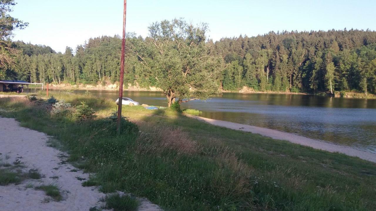 Domki Nad Jeziorem W Karlowicach Karlowice Bagian luar foto