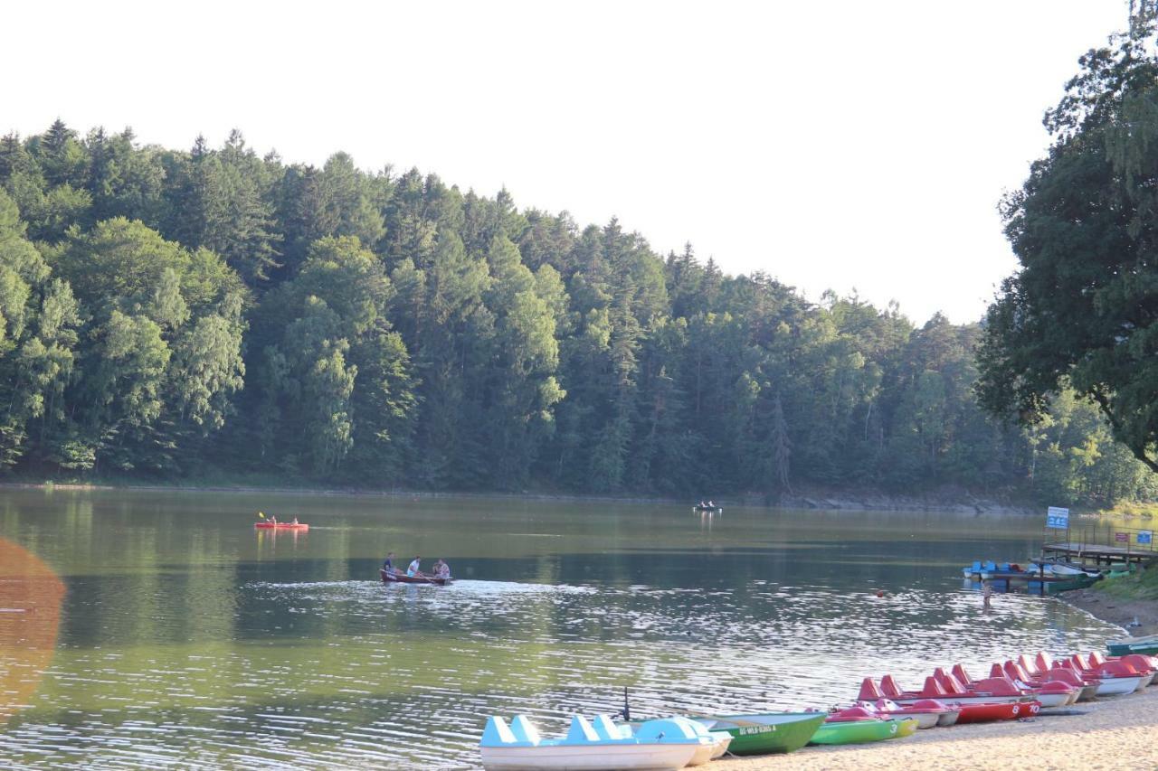 Domki Nad Jeziorem W Karlowicach Karlowice Bagian luar foto