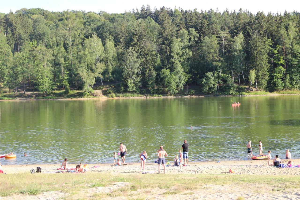 Domki Nad Jeziorem W Karlowicach Karlowice Bagian luar foto